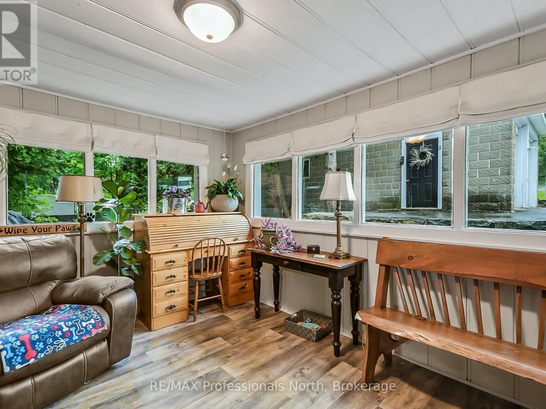 133 MAIN STREET W, 