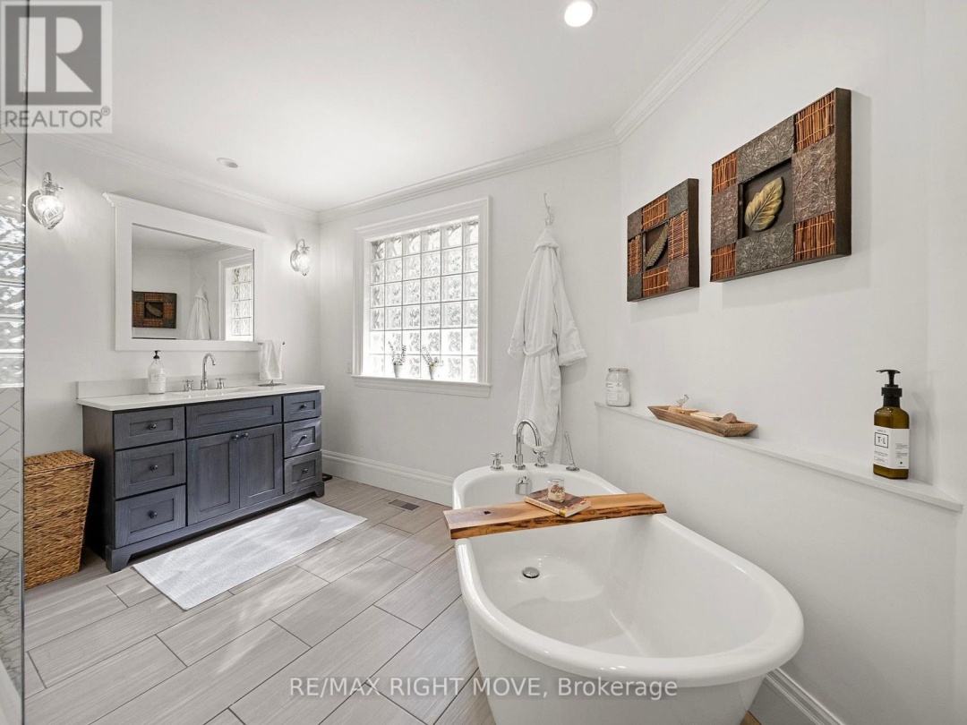 1948 CARRIAGE COURT, 