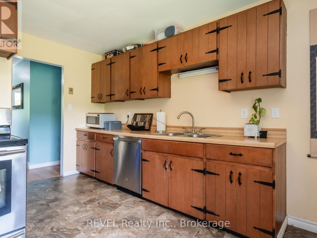 1515 LOVERING LINE, 