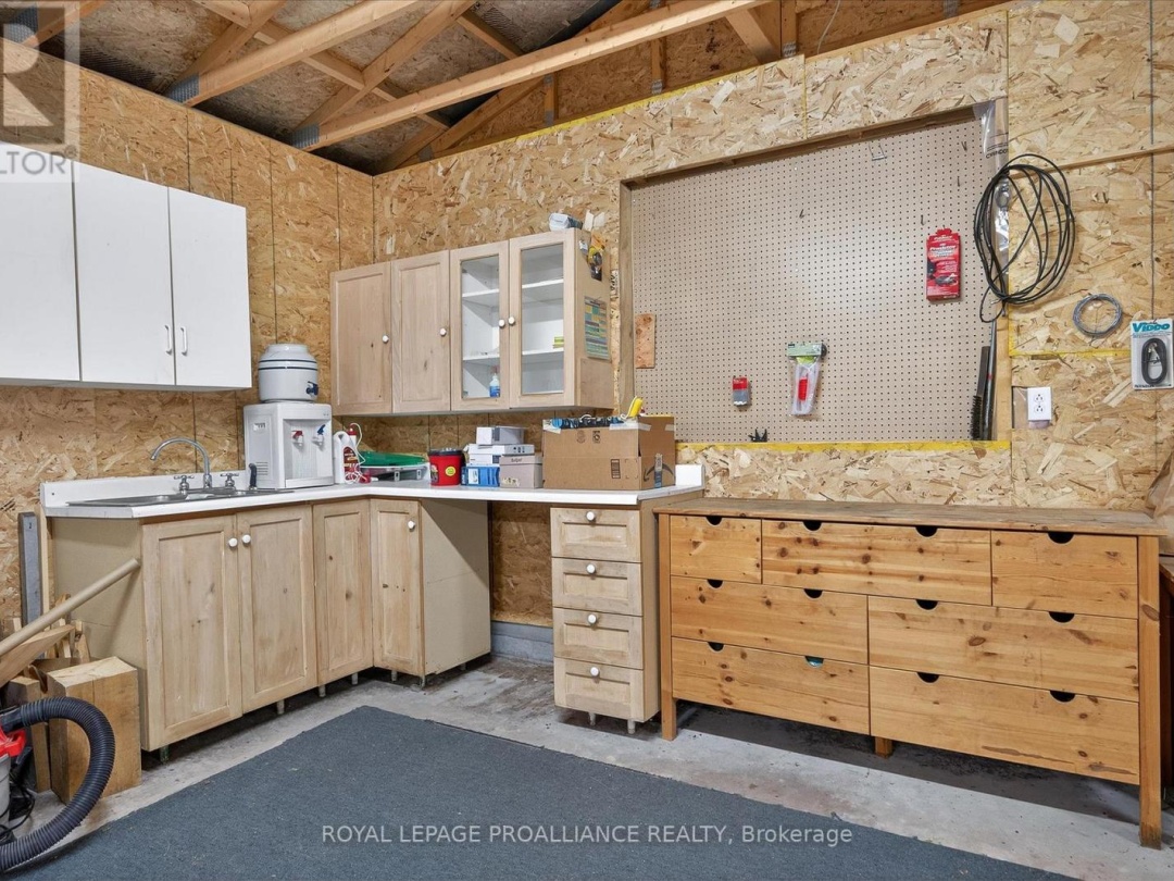 1051 TAPOKE LANE, 
