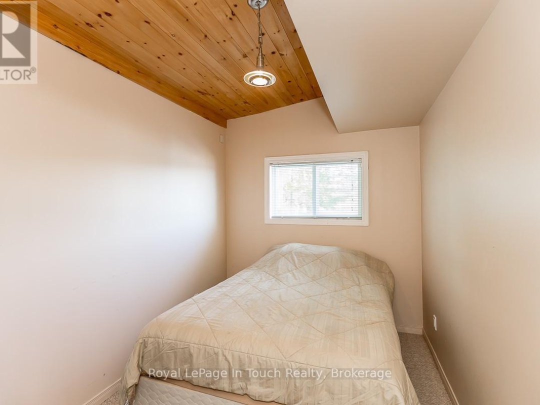 36 Yellowhead Island, Gloucester Pool