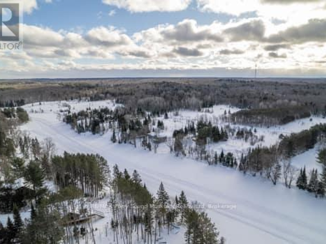 587 Centre Road, Manitouwabing Lake