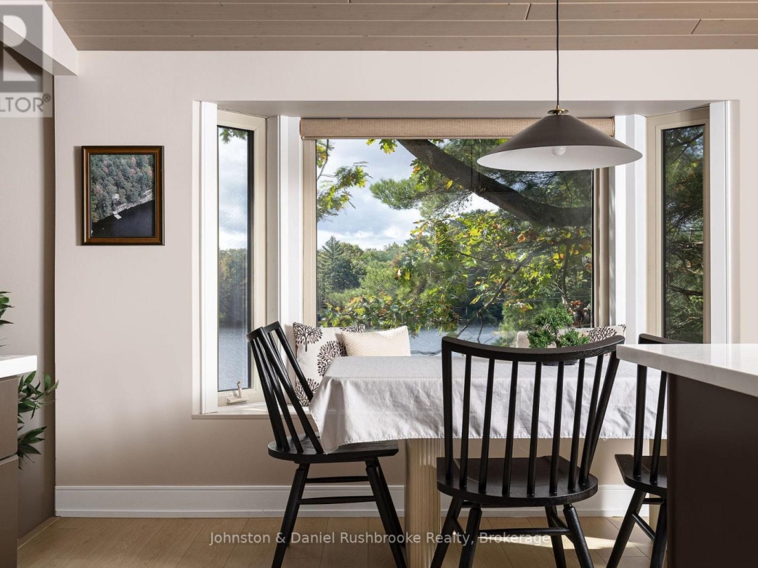 621 Peninsula Road, South Muldrew Lake