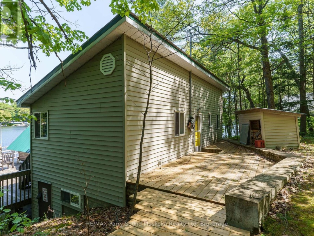 124 Healey Lake Water, Healey Lake