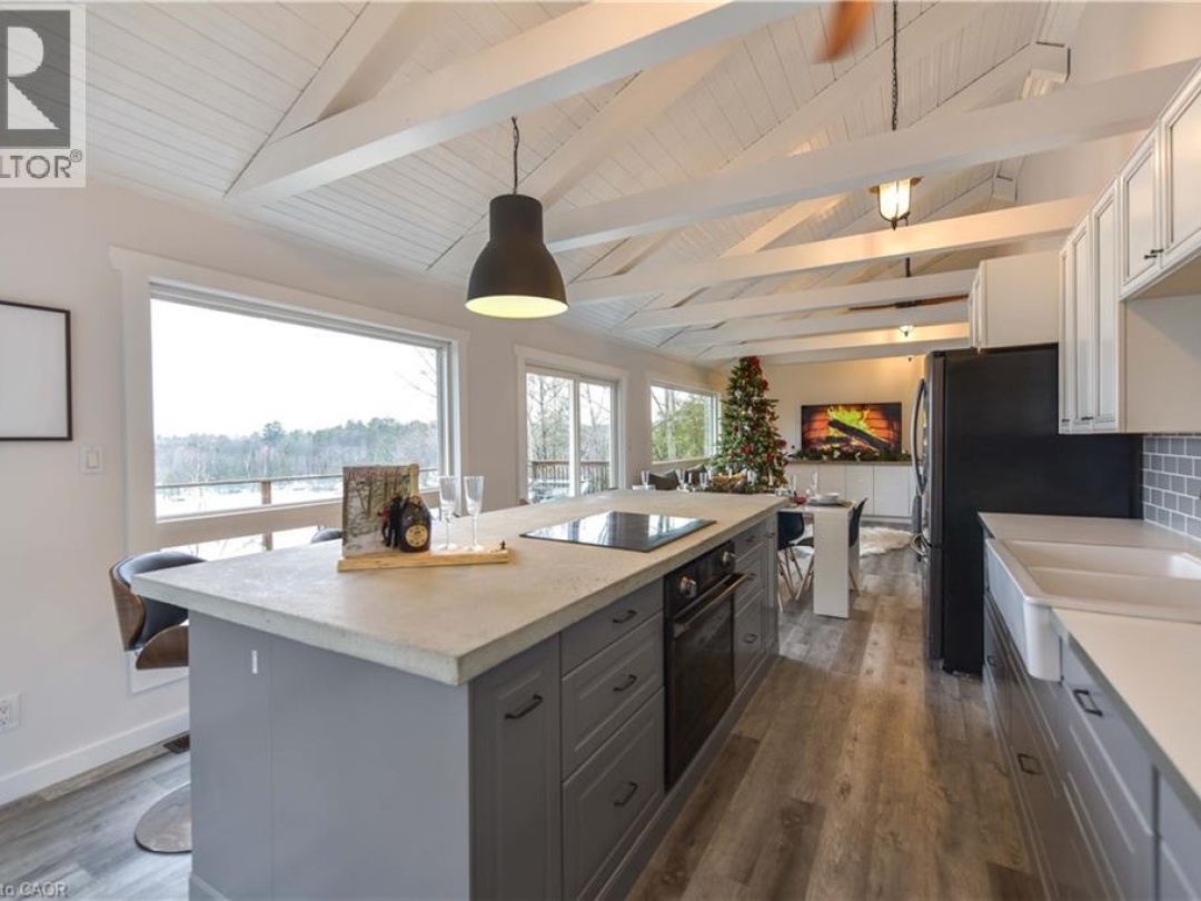 1047 WHYMAN Road, 