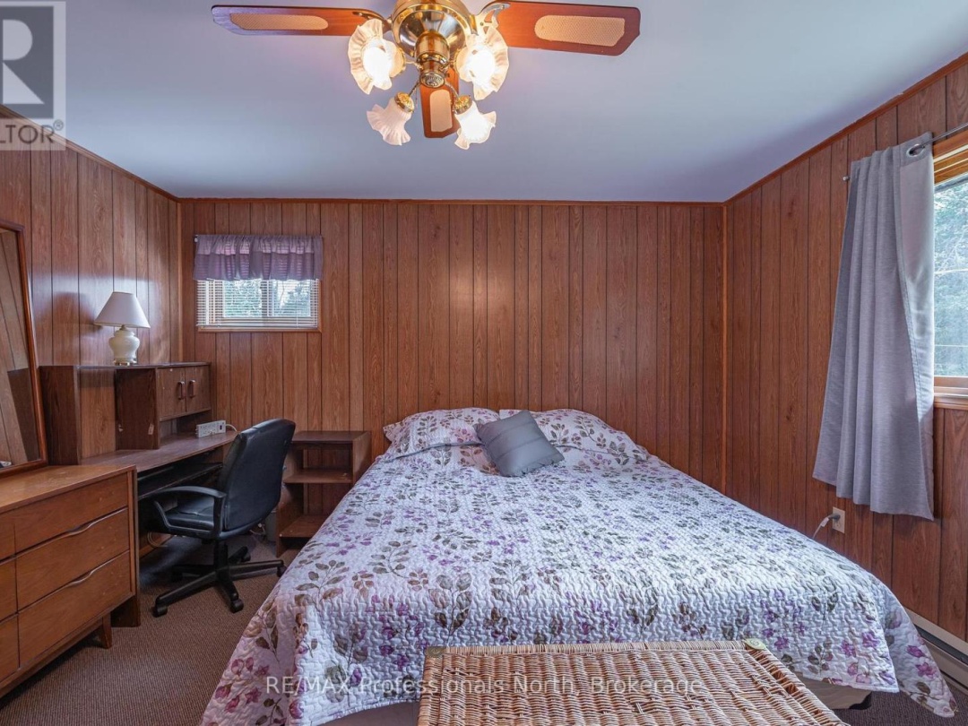 1070 Glamorgan Road E, Gooderham Lake