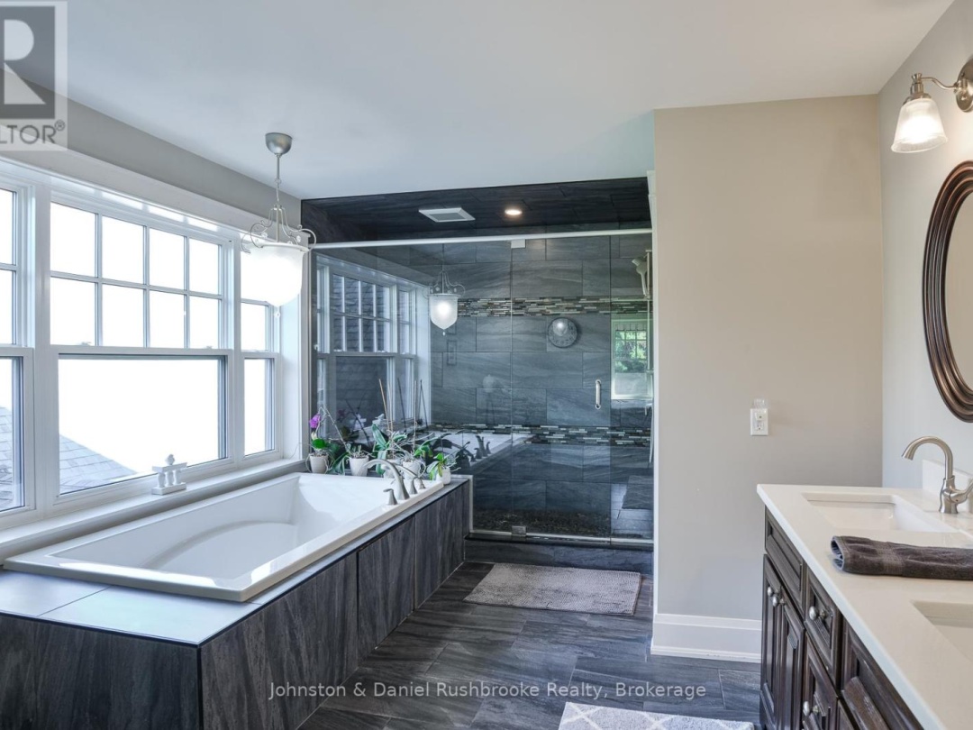 1422 MUSKOKA RD 118 ROAD W, 