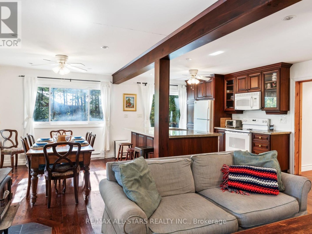 1142 ENGLISH CIRCLE, 