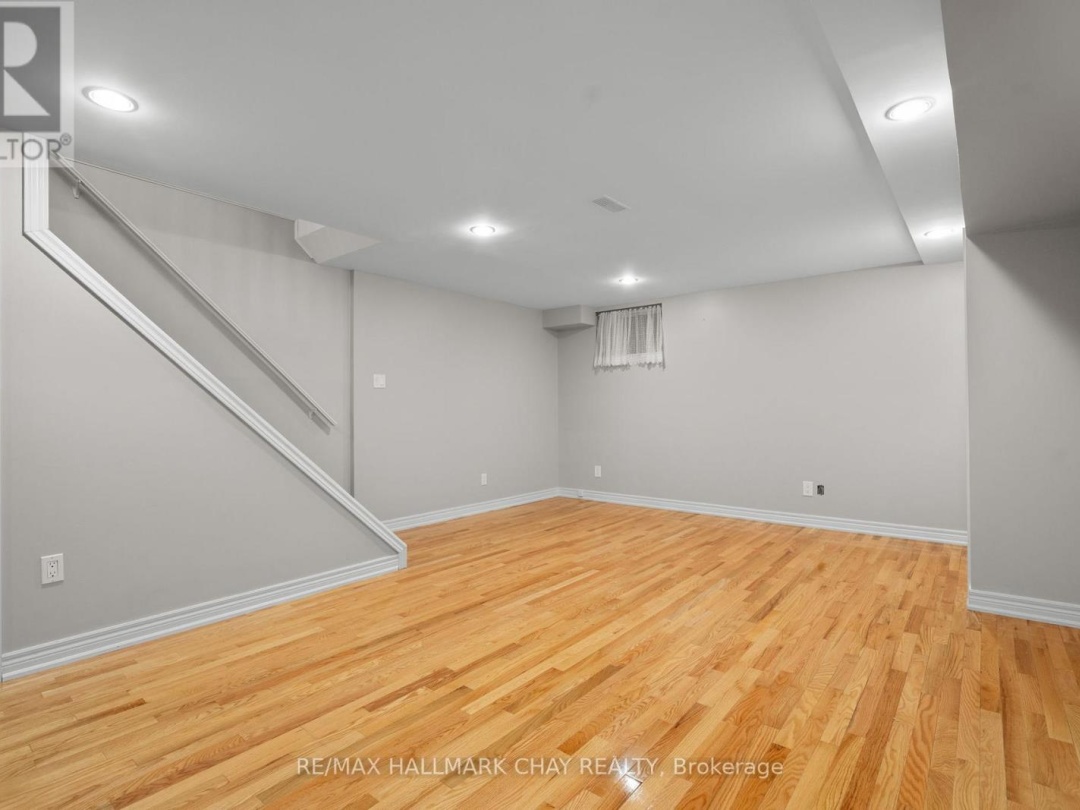 4 - 1 OLIVE CRESCENT, 