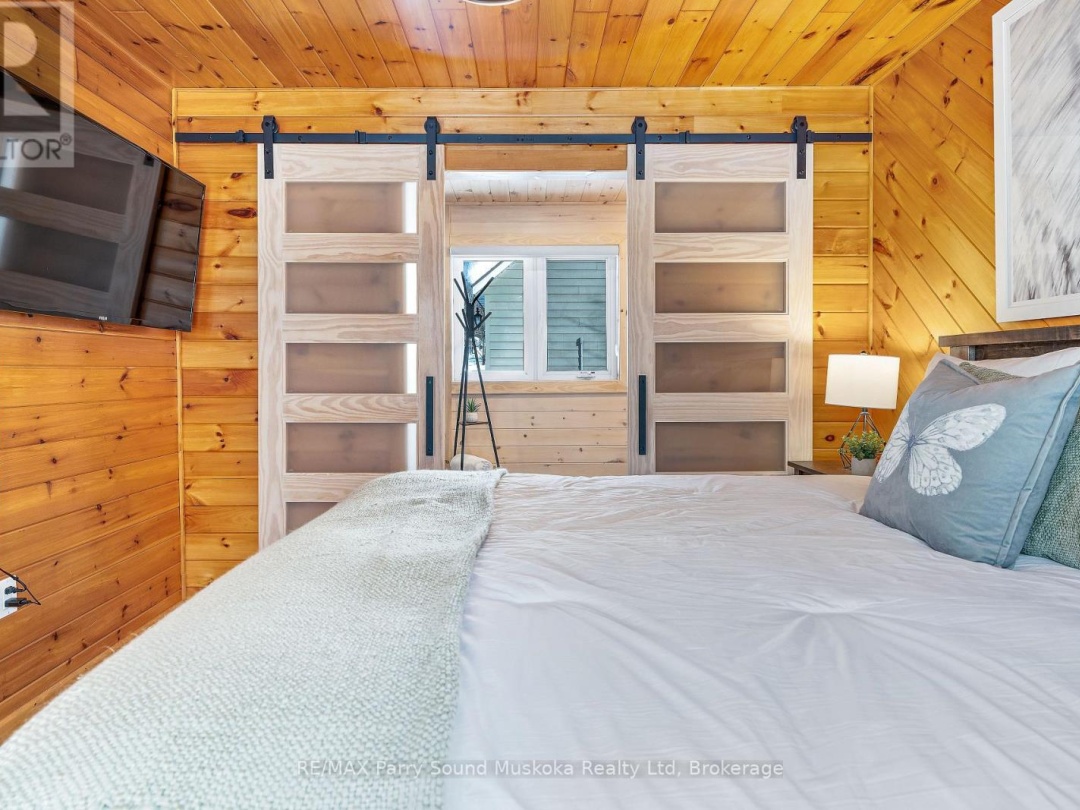 587 Centre Road, Manitouwabing Lake
