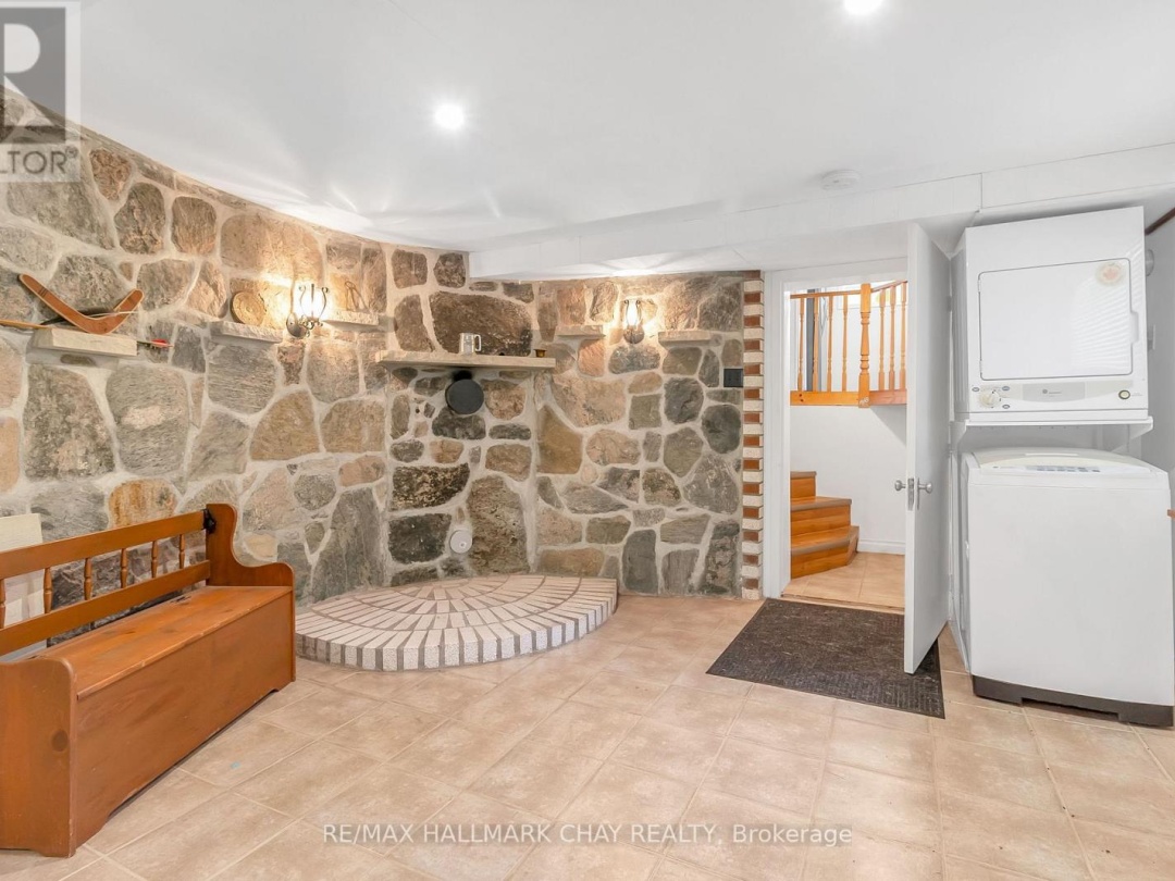 1070 CHAIKOF ROAD, Reay Lake