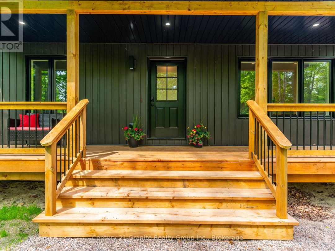 1009 HYACINTH ROAD, 