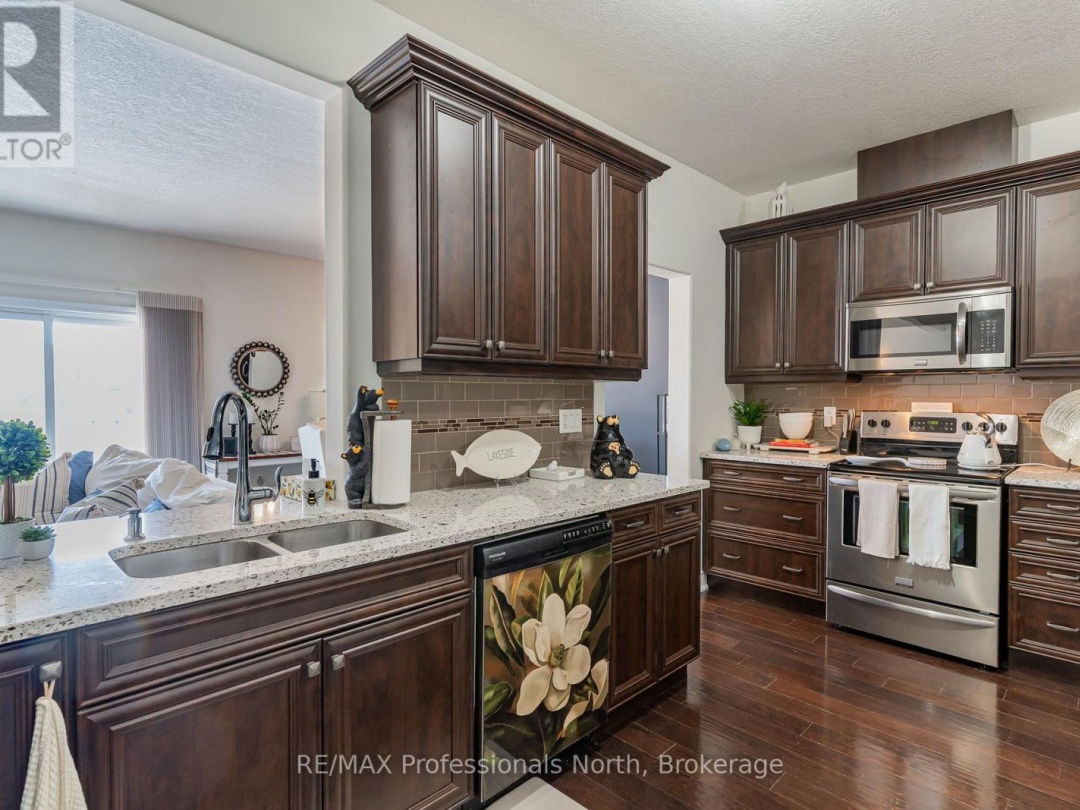 13 68 Webb Circle, Kashagawigamog Lake