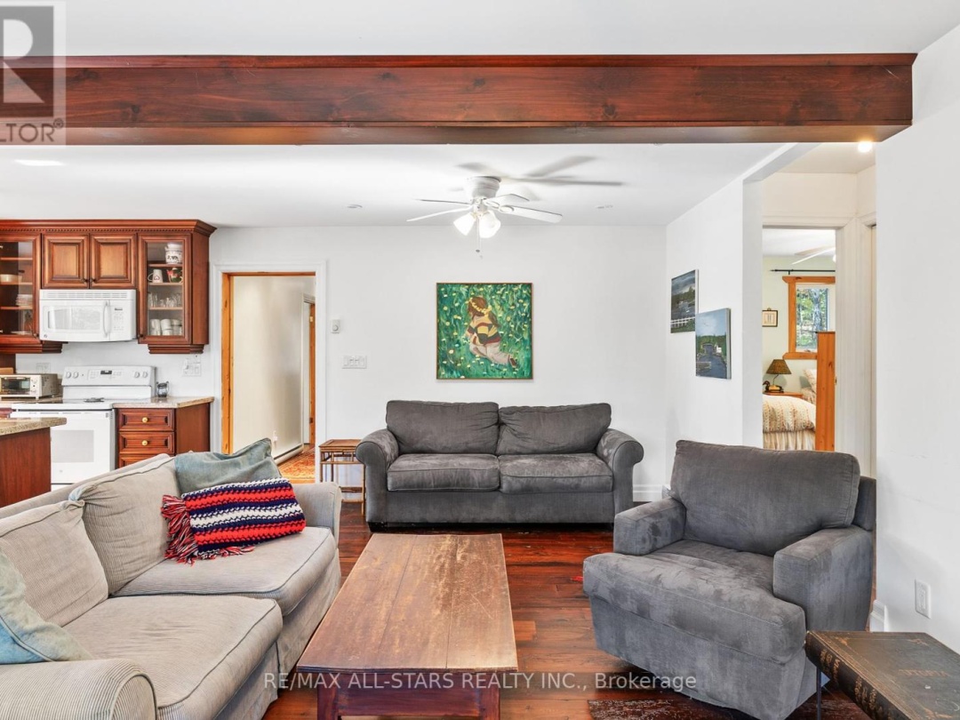 1142 ENGLISH CIRCLE, 