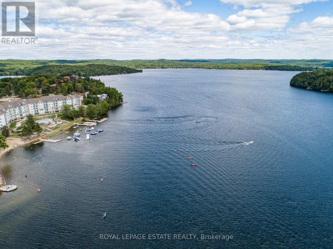 201 27 Deerhurst Drive, Peninsula Lake