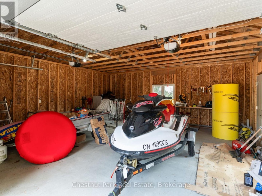 5989 KENNISIS LAKE ROAD, Kennisis Lake