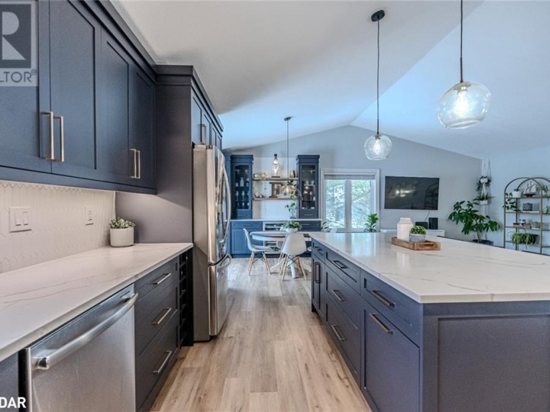 285 WARMINSTER Sideroad, 