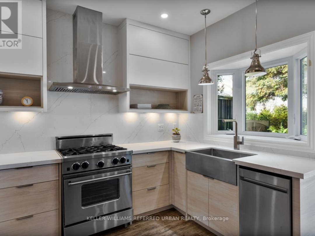210 Morrison Avenue, Lake Simcoe
