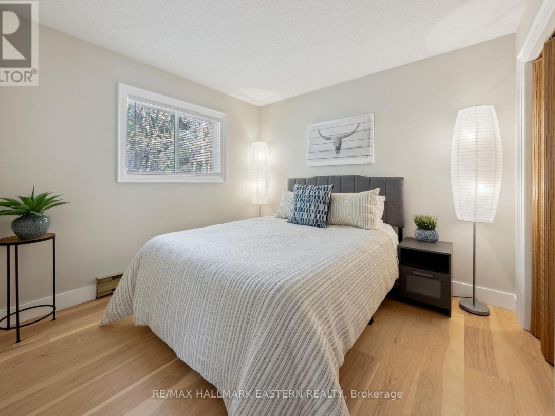 1025 Dickies Lane, Gooderham Lake