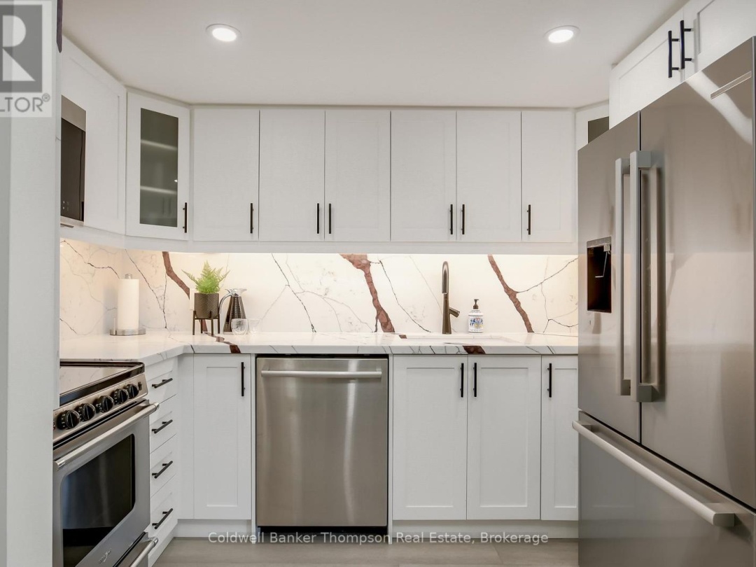 105 32 Deerhurst Greens Drive, Peninsula Lake