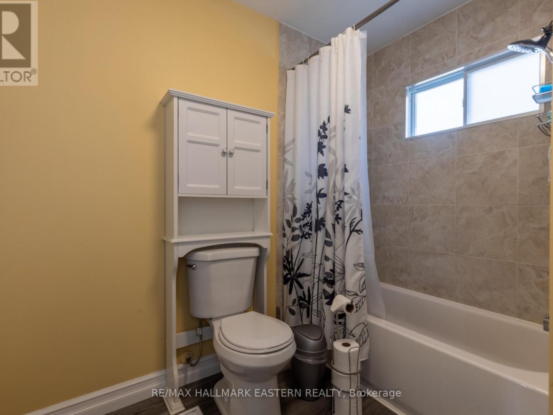 4 Hollyville Boulevard, Sturgeon Lake