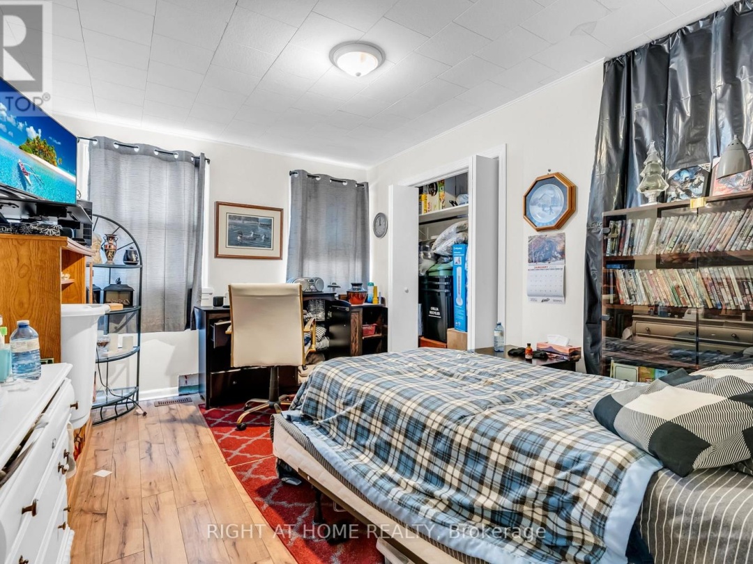 32 MATCHEDASH STREET N, 