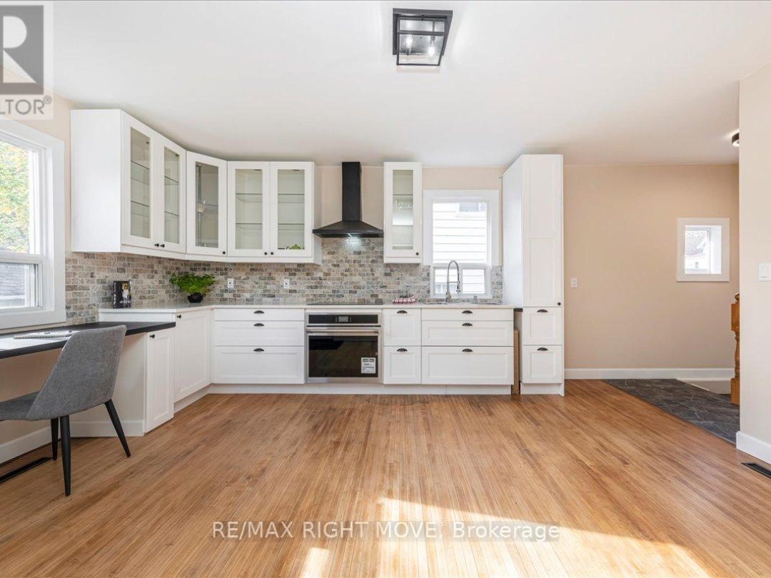 89 DOUGLAS STREET, Orillia