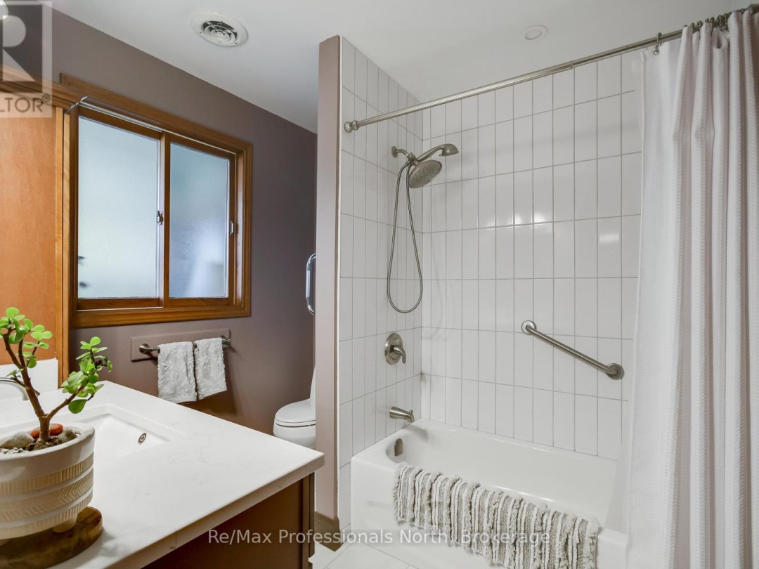324 Bethune Drive N, Gull Lake
