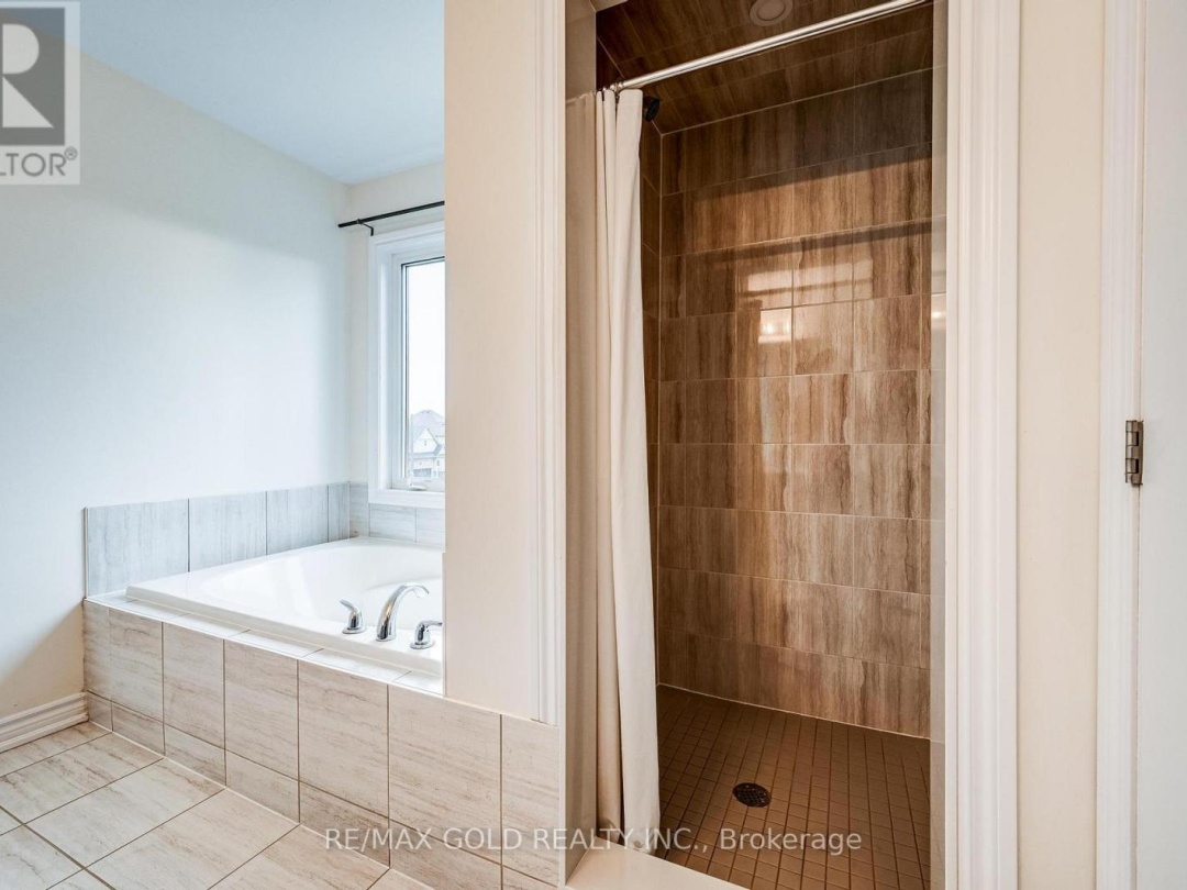 84 ATLANTIS DRIVE W, 