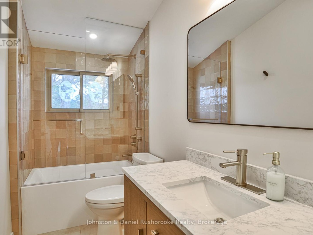 621 Peninsula Road, South Muldrew Lake