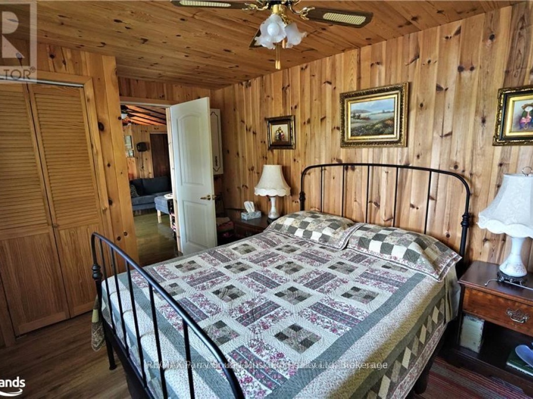 121 Healey, Healey Lake