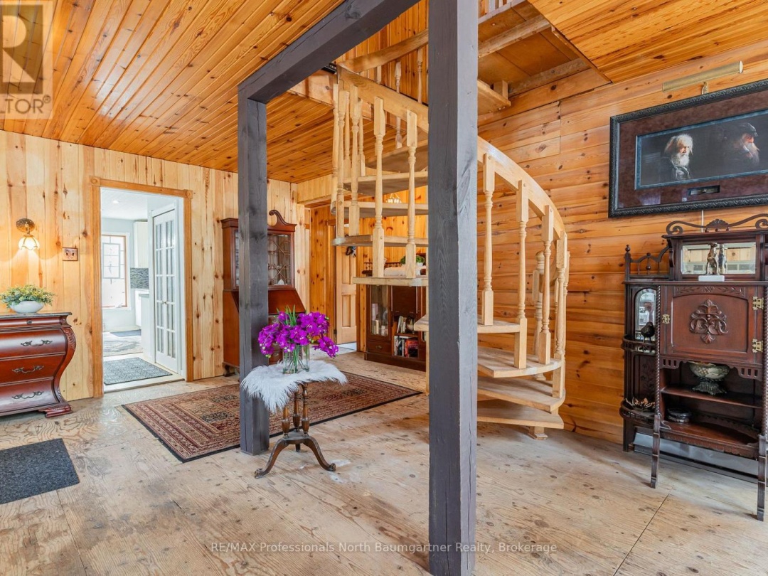 1065 Cloverleaf Road, Kennisis Lake
