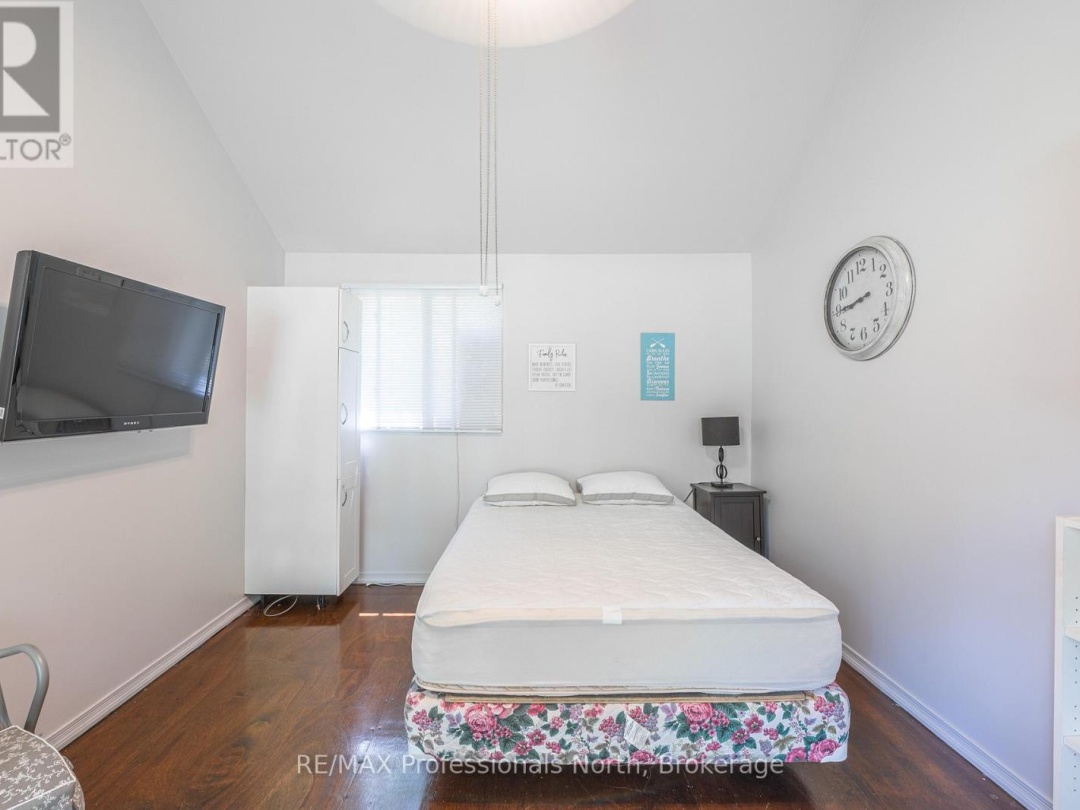 24 RELAX AVENUE, 
