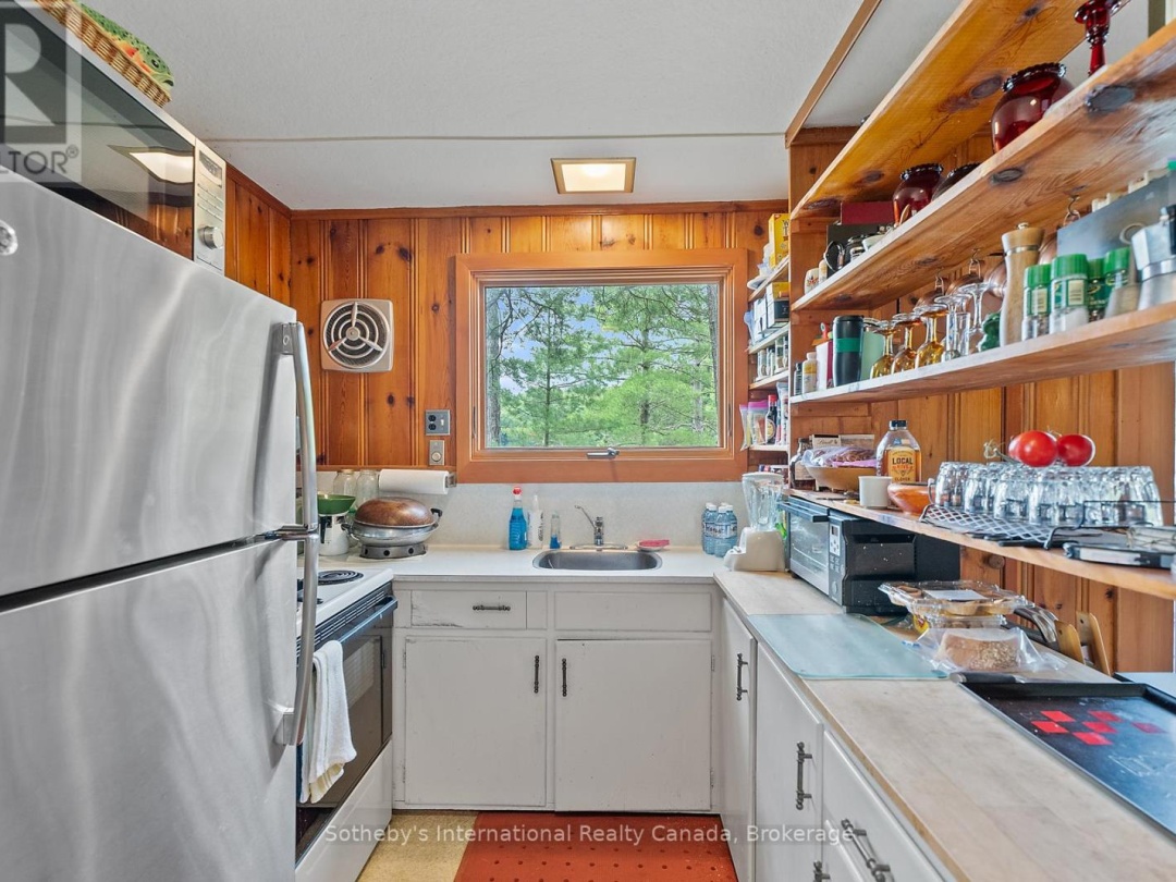 16Lk 1 Wolf Island, Kahshe Lake