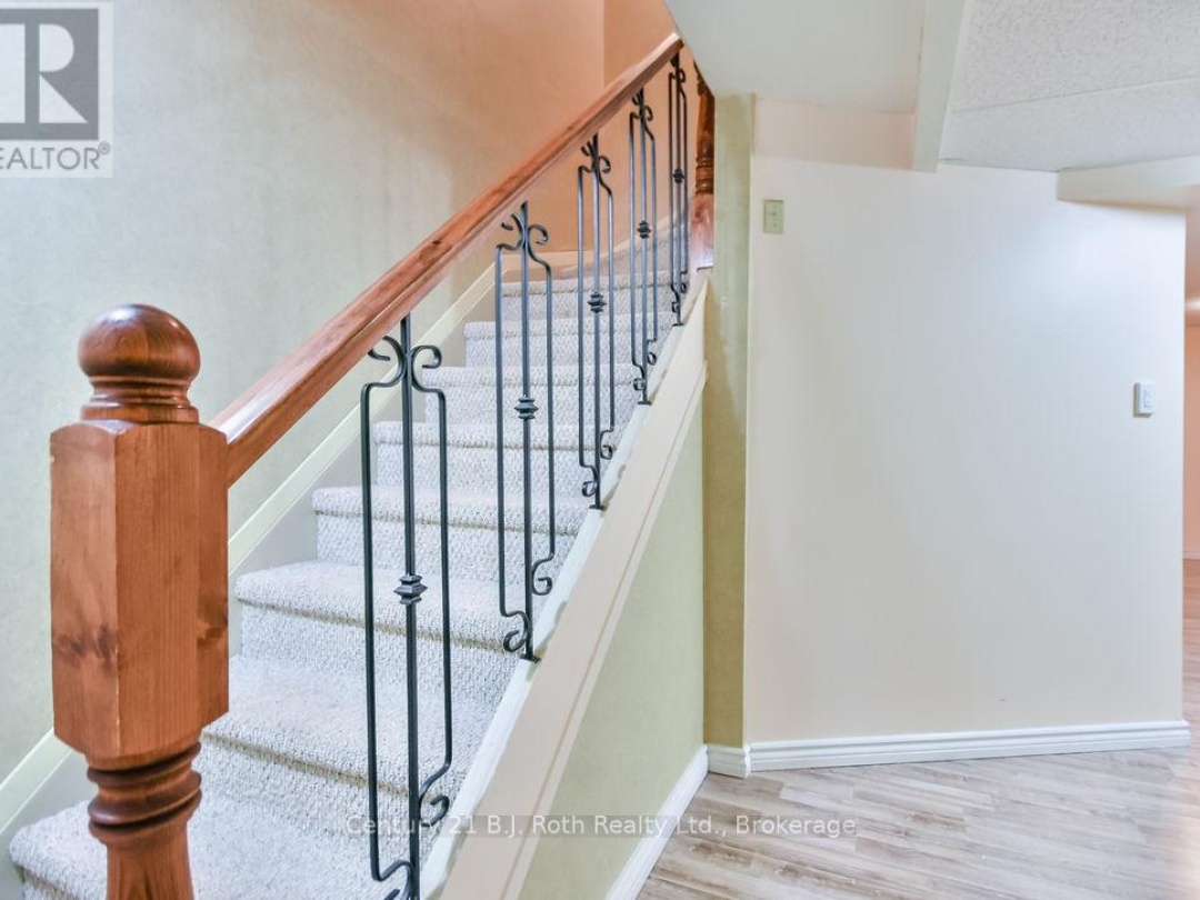 9 492 Laclie Street, Orillia