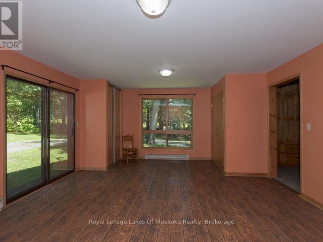 10 MUSKOKA PINES ROAD, 