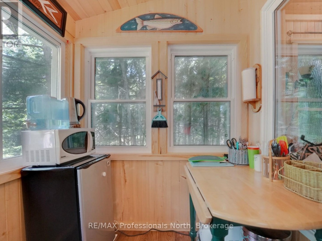 1279 ENGLISH CIRCLE, 