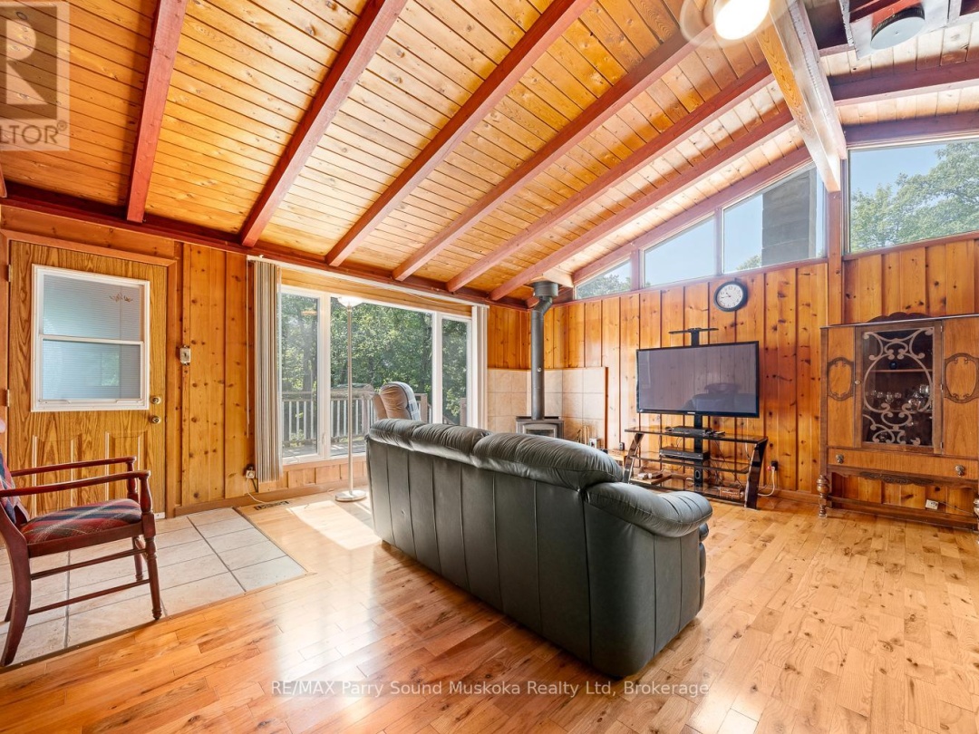 124 PINEWOOD ROAD, 