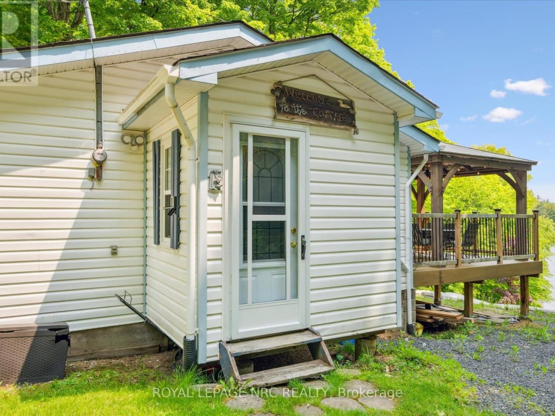 283 Salmon Lake Road N, Salmon Lake