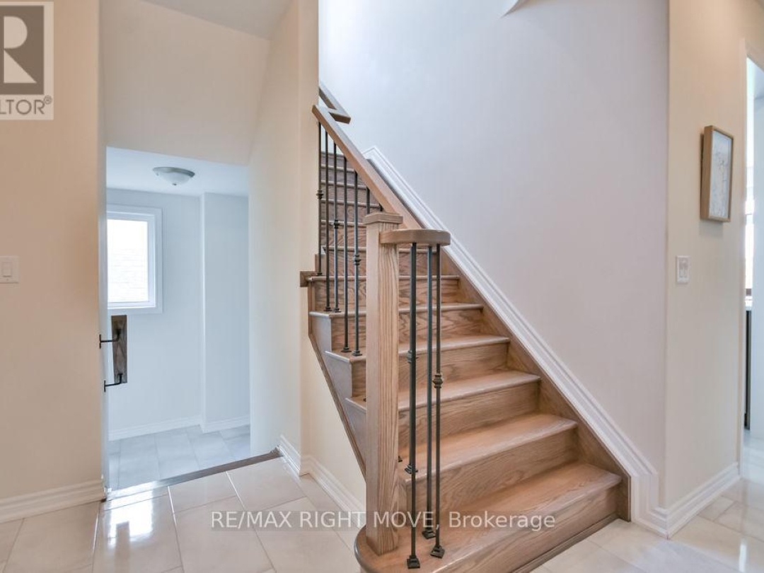 3117 Orion Boulevard, Orillia