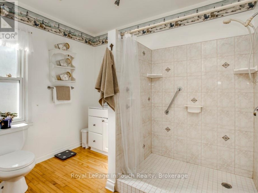 450 ASSINIBOIA STREET, 