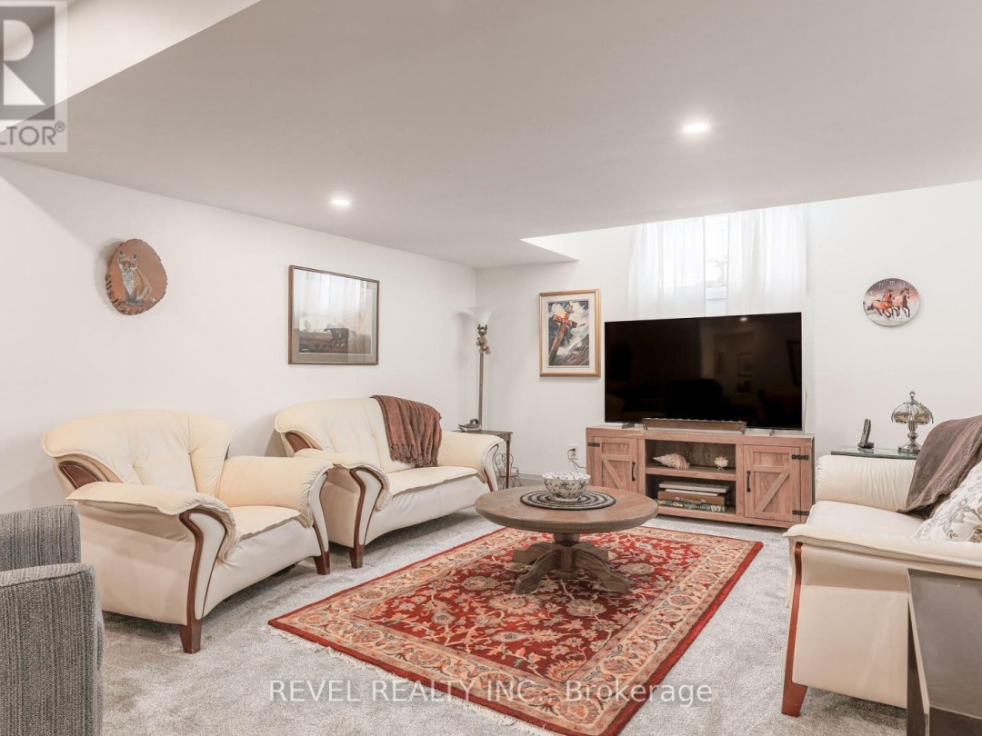 35 BRUCE CRESCENT, 