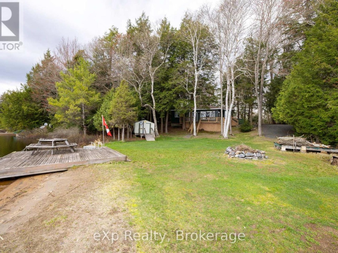 36 Roberts Lake Road E, Roberts Lake