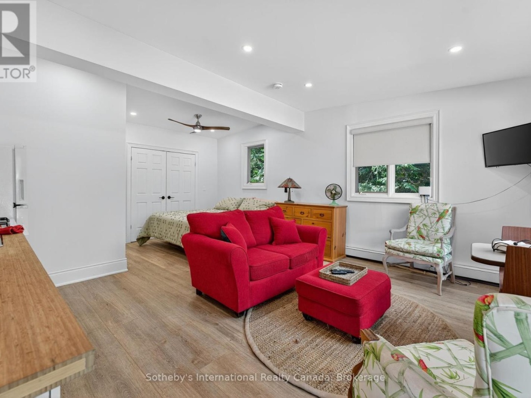 1082 BEAUMONT FARM ROAD, 