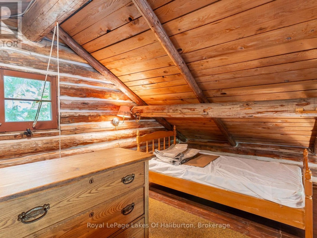 1070 Frank's Lane, Maple Lake