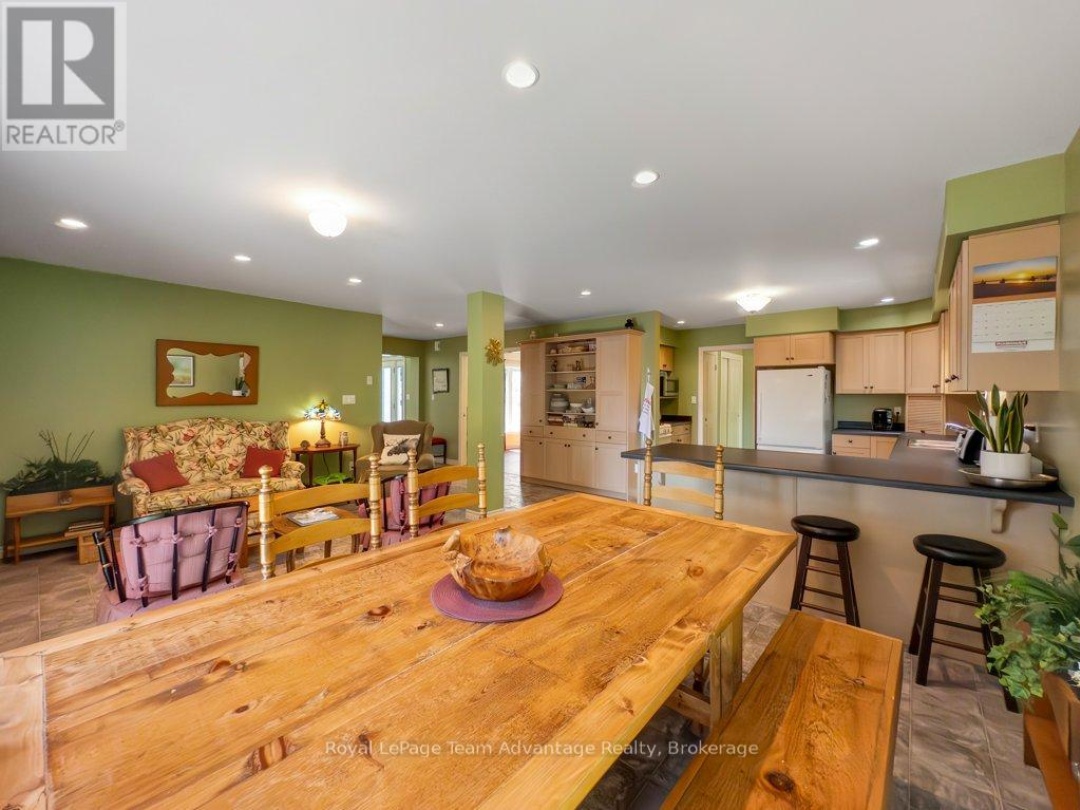 3 LYNDSEY LANE, Manitouwabing Lake
