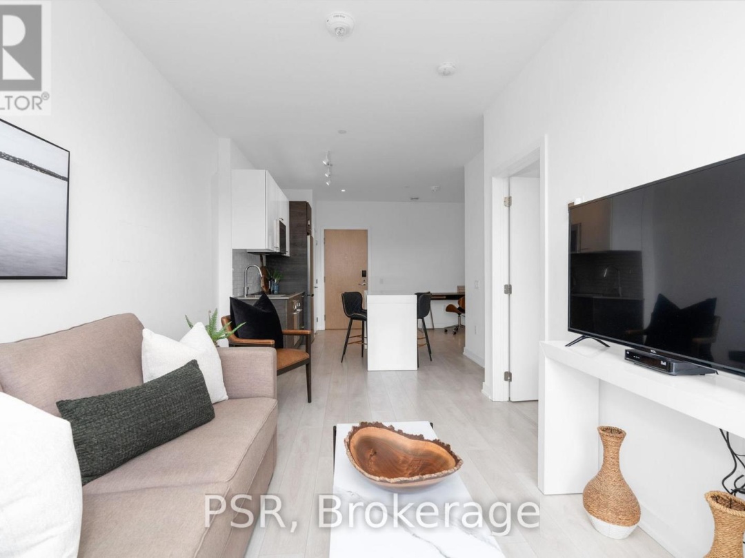 405 - 120 CARRICK TRAIL, 