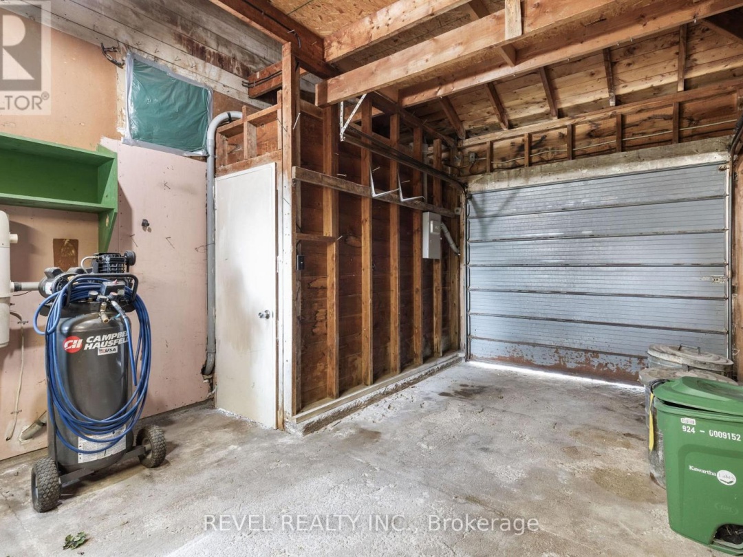72 KING STREET W, 