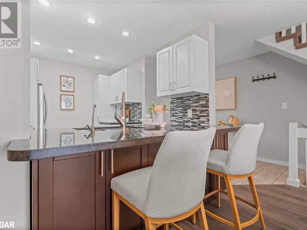 1 Olive Crescent Unit# 4, Lake Simcoe