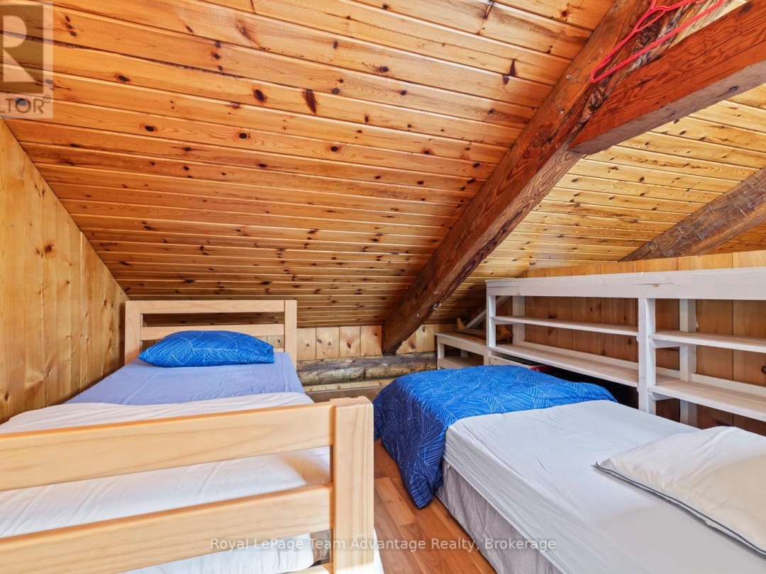 25 LIMBERT LANE N, 
